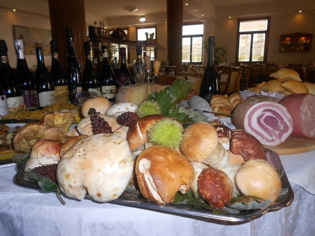 Albergo Ristorante Miramonti Toano Bagian luar foto