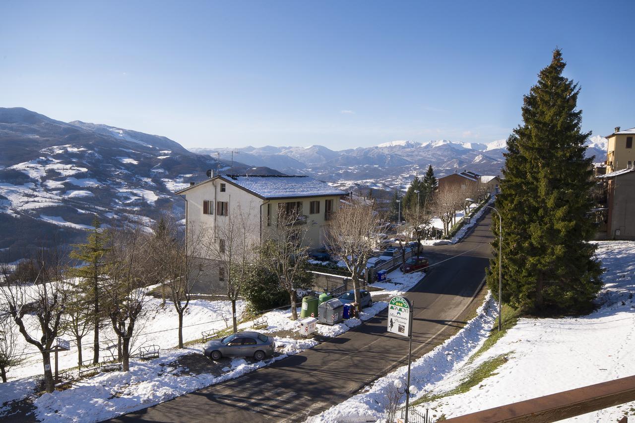 Albergo Ristorante Miramonti Toano Bagian luar foto